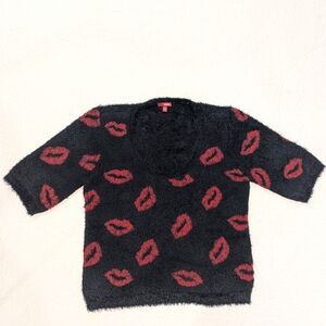BONGO Black With Red Lips Short Sleeve Sweater